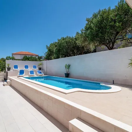 Mornar-3 By Interhome Apartman Trogir