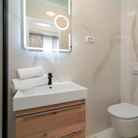 Apartman Mornar-3 By Interhome Trogir
