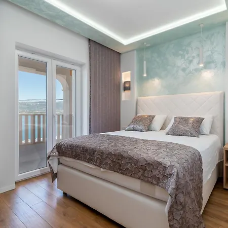 Apartman Mornar-3 By Interhome Trogir