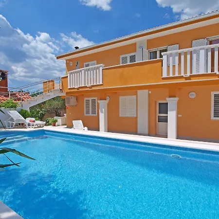 Apartamento Mornar-3 By Interhome